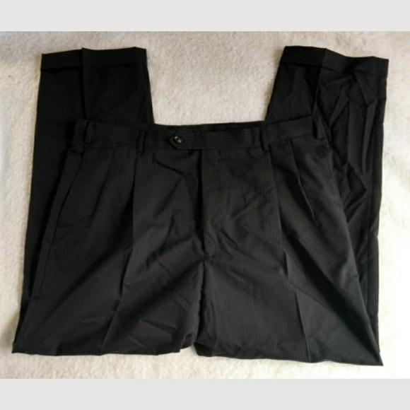 Jos A Banks Suit - Picture 4 of 5